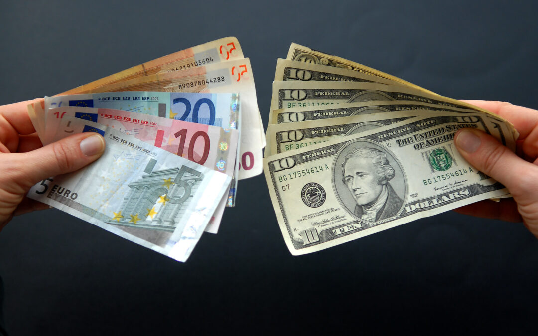 Balor euro mas haltu ku dòler atrobe kompará ku aprel 2022