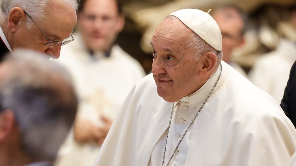 Papa Francisco rekuperando bon di operashon