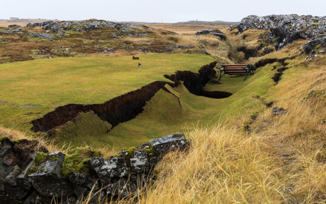4000 Islandes ta bandoná bibienda relashoná ku erupshon volkániko